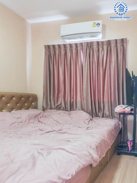 ทาวน์เฮ้าส์มือสองย่านปทุมธานี ม.เจ แกรนด์ รังสิต-คลอง1 หลังมุม! เนื้อที่กว้างขวางถึง 28.7 ตร.ว. ฟังก์ชันจัดเต็มถึง 4 ห้องนอน 3 ห้องน้ำ 2 ที่จอดรถ แถมฟรี 4 เครื่องปรับอากาศ บ้านพร้อมอยู่ เดินทางสะดวก ใกล้รถไฟฟ้าสายสีแดง "สถานีรังสิต" และทางด่วน "อุตราภิมุข"